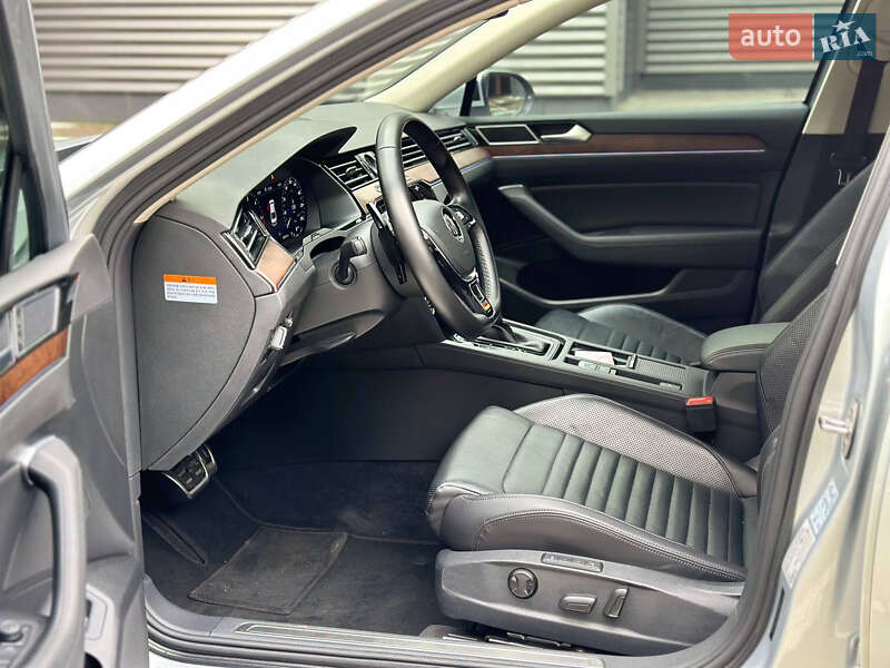Седан Volkswagen Passat 2018 в Києві
