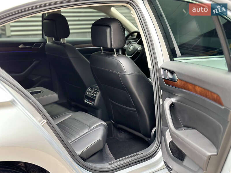 Седан Volkswagen Passat 2018 в Києві