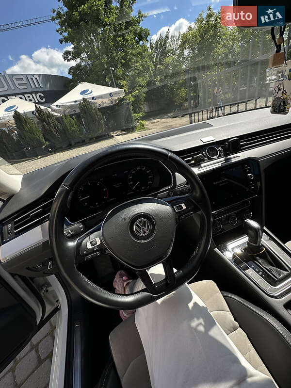 Седан Volkswagen Passat 2018 в Ужгороді