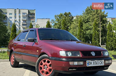 Седан Volkswagen Passat 1995 в Дрогобичі