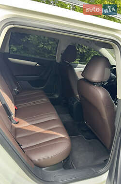 Універсал Volkswagen Passat 2013 в 