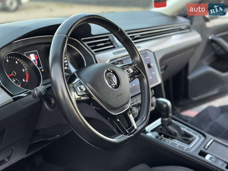 Седан Volkswagen Passat 2019 в Береговому