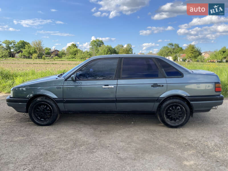 Седан Volkswagen Passat 1988 в Стрию