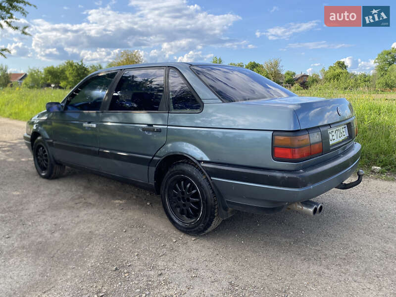 Седан Volkswagen Passat 1988 в Стрию
