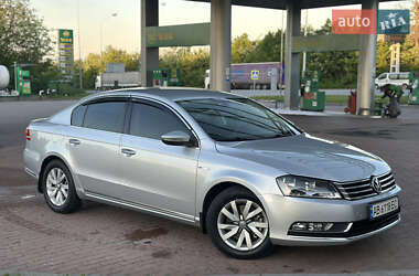 Седан Volkswagen Passat 2013 в Киеве