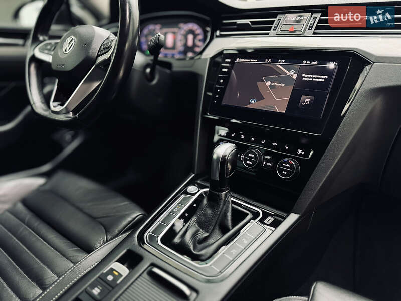 Універсал Volkswagen Passat 2019 в Львові