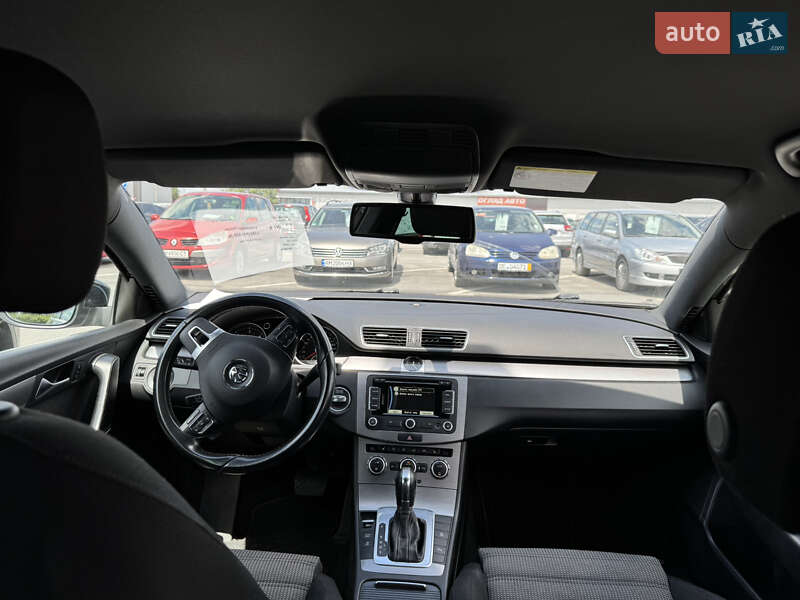 Універсал Volkswagen Passat 2014 в Житомирі