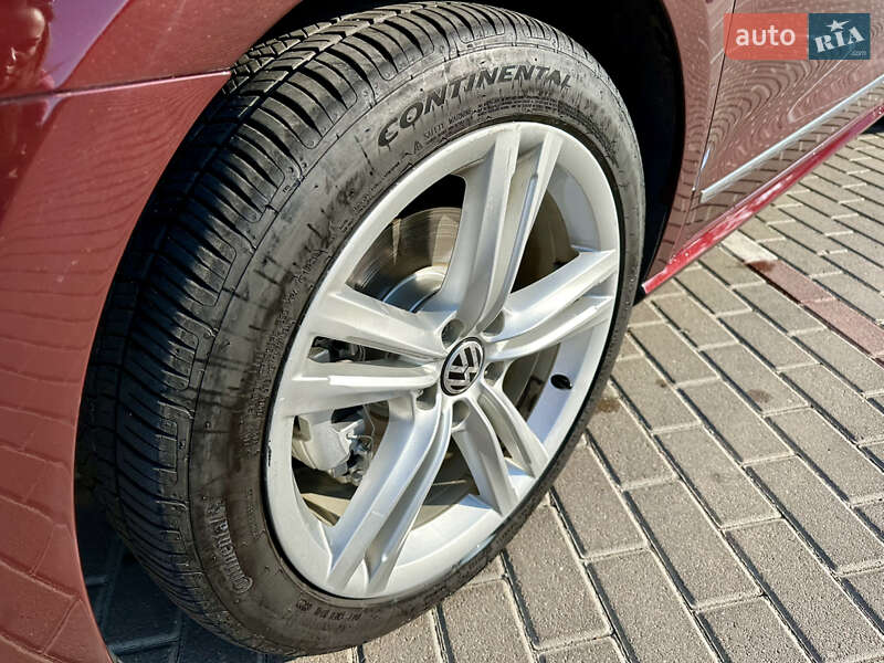 Седан Volkswagen Passat 2012 в Києві