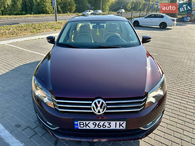Седан Volkswagen Passat 2012 в Києві