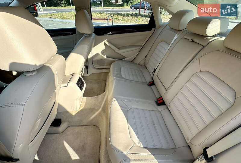 Седан Volkswagen Passat 2012 в Києві