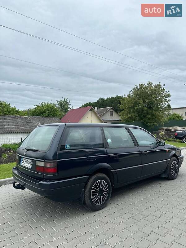 Універсал Volkswagen Passat 1992 в Шумську