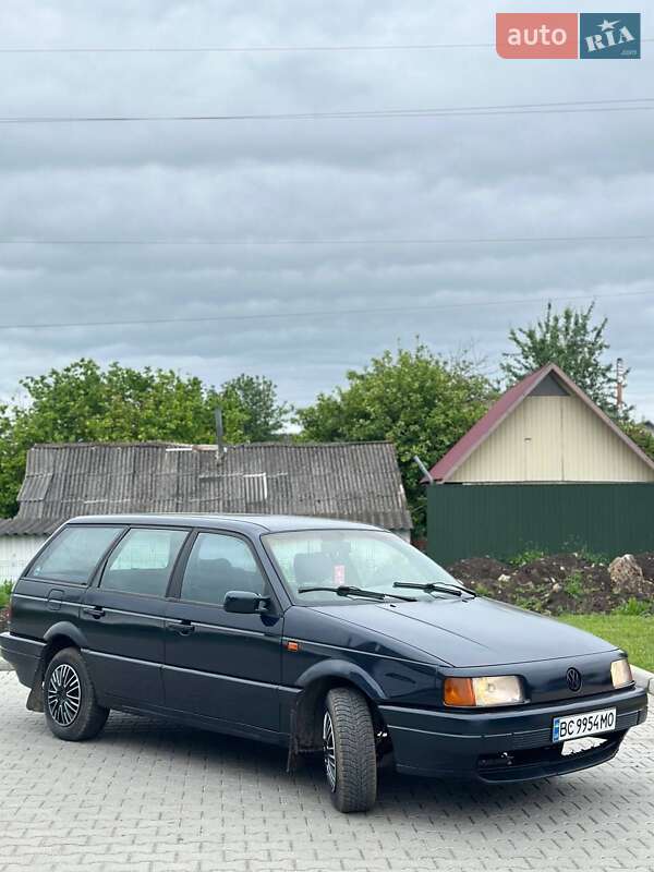 Універсал Volkswagen Passat 1992 в Шумську