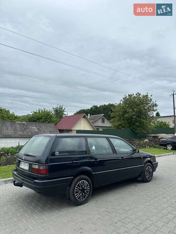 Універсал Volkswagen Passat 1992 в Шумську