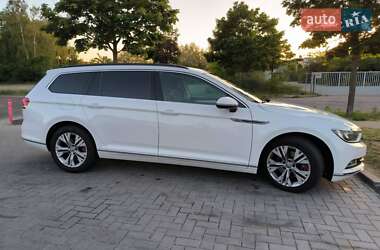 Універсал Volkswagen Passat 2015 в Тернополі