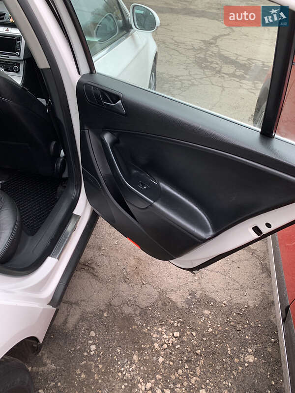 Седан Volkswagen Passat 2010 в Кривому Розі
