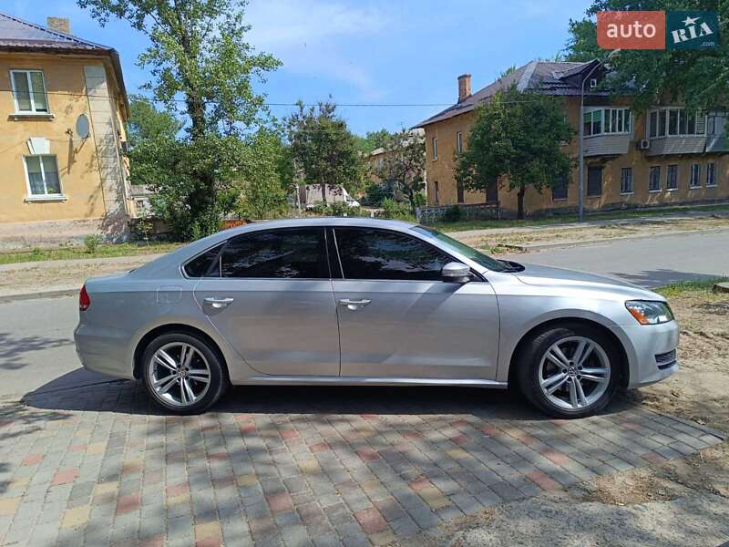 Седан Volkswagen Passat 2014 в Днепре