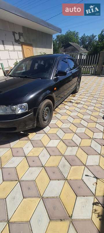 Седан Volkswagen Passat 1998 в Умані
