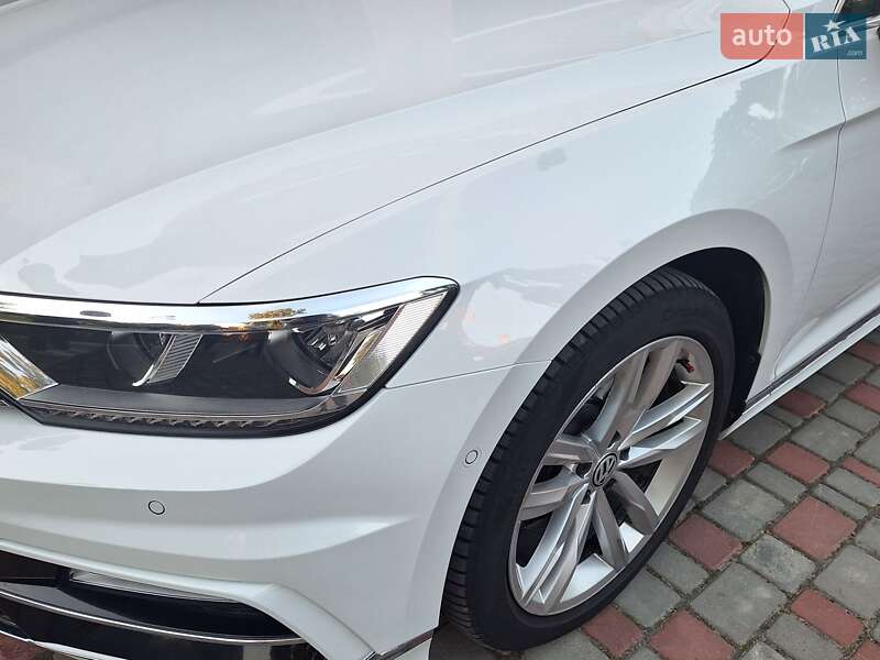 Седан Volkswagen Passat 2017 в Киеве