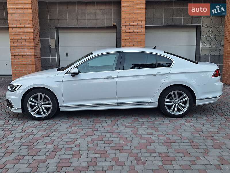 Седан Volkswagen Passat 2017 в Киеве