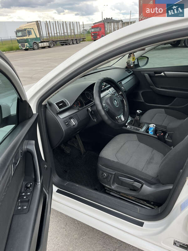 Універсал Volkswagen Passat 2012 в Коростені