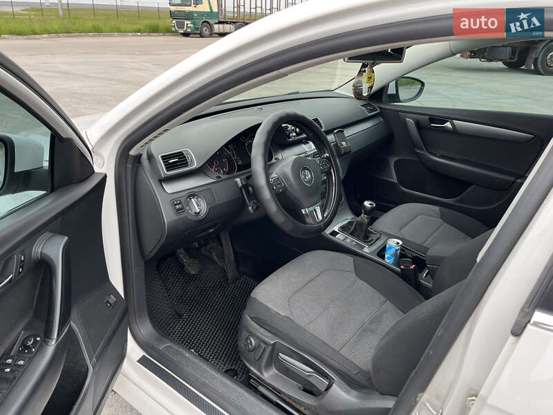 Універсал Volkswagen Passat 2012 в Коростені