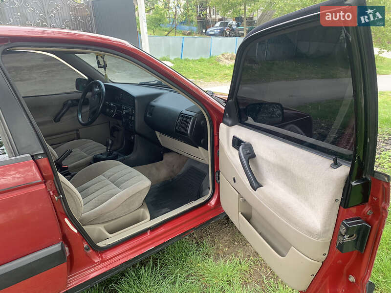 Седан Volkswagen Passat 1992 в Черновцах