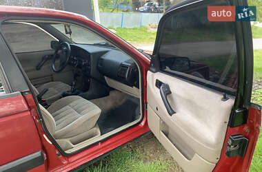 Седан Volkswagen Passat 1992 в 