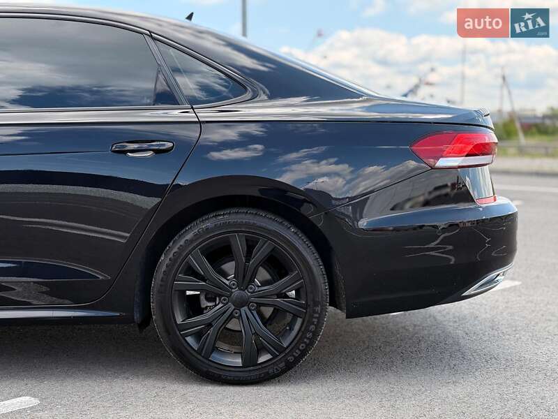 Седан Volkswagen Passat 2020 в Львове