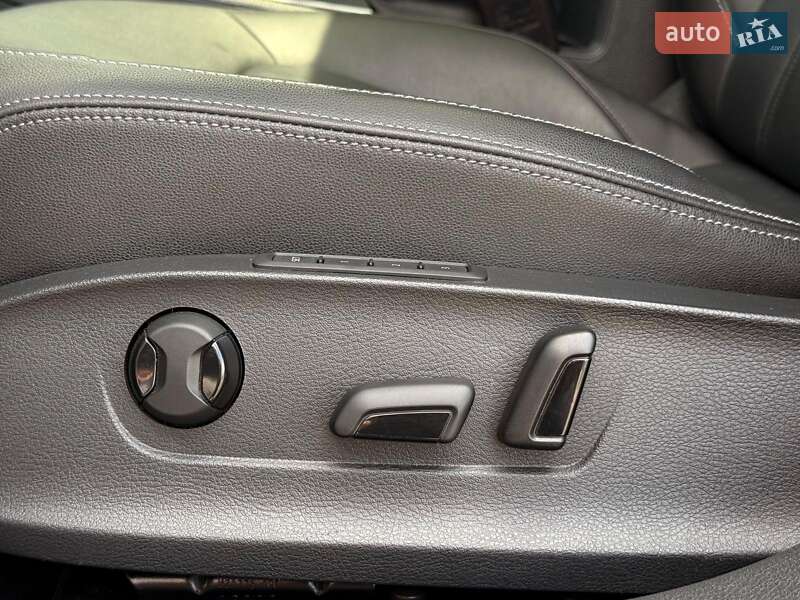 Седан Volkswagen Passat 2020 в Львове