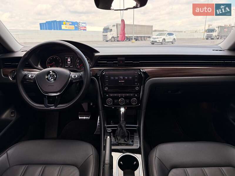 Седан Volkswagen Passat 2020 в Львове