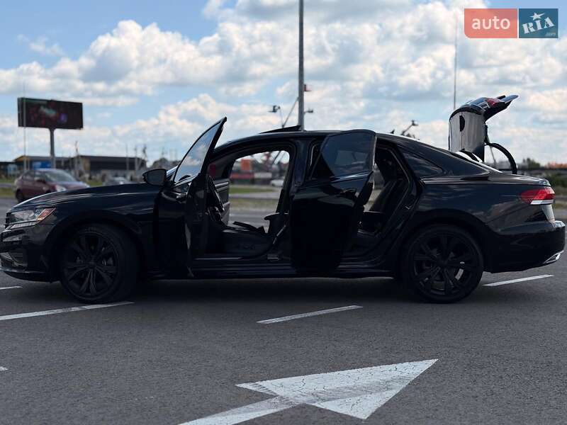 Седан Volkswagen Passat 2020 в Львове