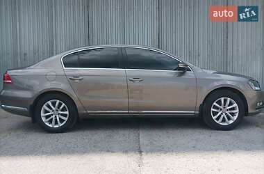Седан Volkswagen Passat 2011 в Харькове