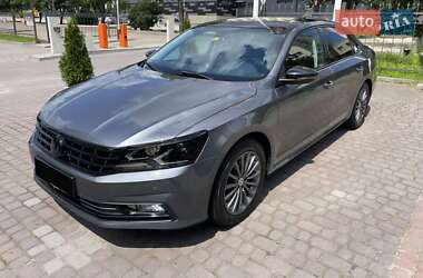 Седан Volkswagen Passat 2015 в Стрые