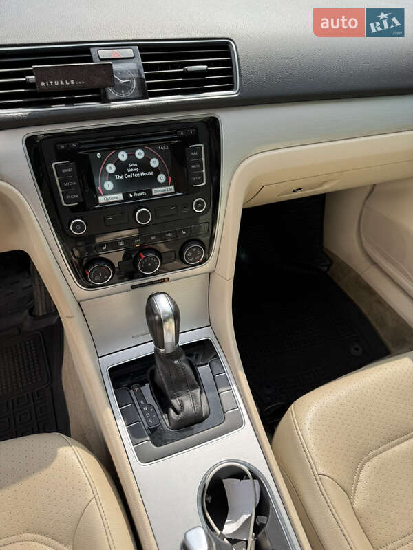 Седан Volkswagen Passat 2013 в Киеве