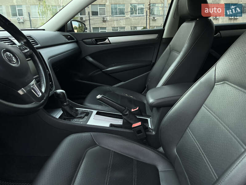 Седан Volkswagen Passat 2012 в Киеве