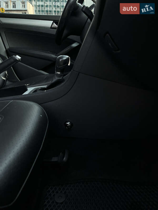 Седан Volkswagen Passat 2012 в Киеве
