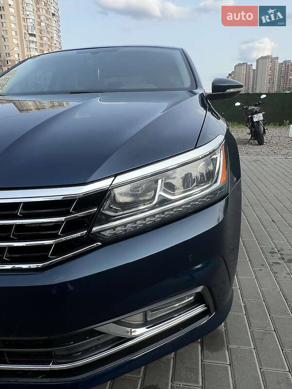 Седан Volkswagen Passat 2018 в Києві