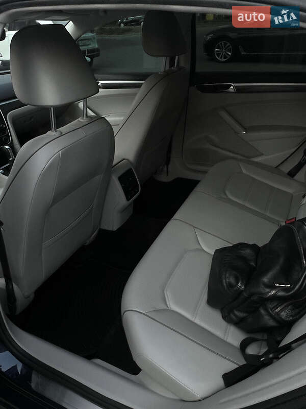Седан Volkswagen Passat 2018 в Києві