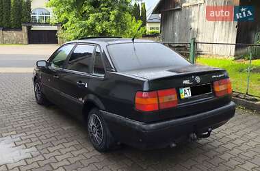 Седан Volkswagen Passat 1994 в Надворной