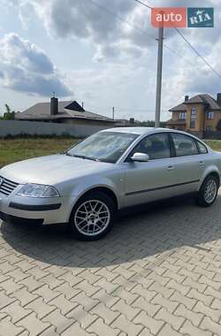 Седан Volkswagen Passat 2002 в Луцке