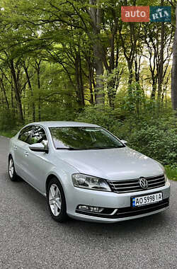 Седан Volkswagen Passat 2012 в Мукачевому