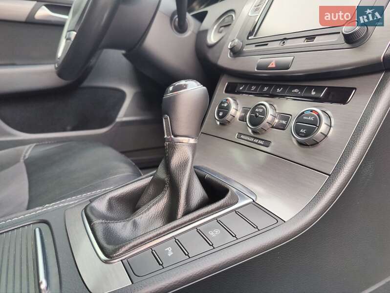 Универсал Volkswagen Passat 2014 в Киеве