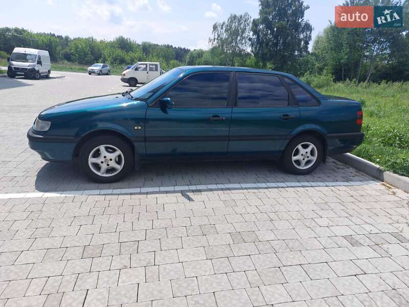 Седан Volkswagen Passat 1996 в Львові