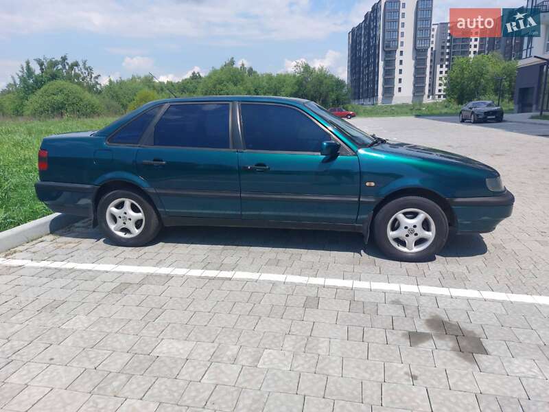 Седан Volkswagen Passat 1996 в Львові