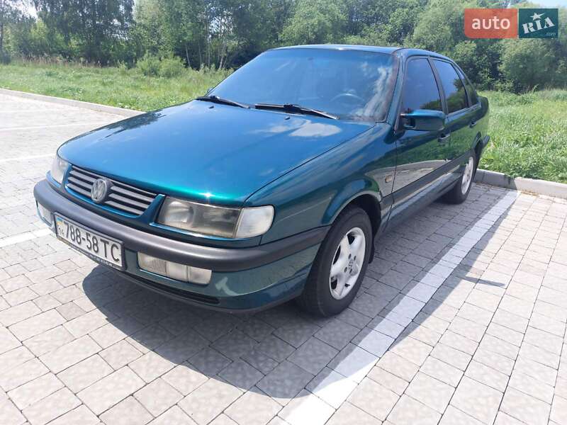 Седан Volkswagen Passat 1996 в Львові