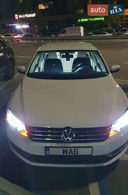 Седан Volkswagen Passat 2013 в Днепре