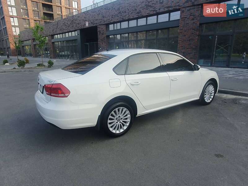 Седан Volkswagen Passat 2013 в Дніпрі