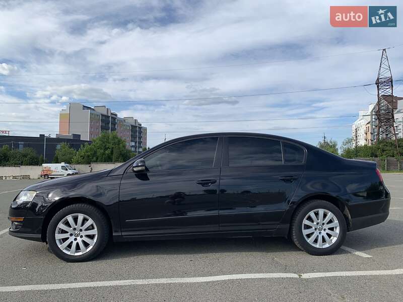 Седан Volkswagen Passat 2010 в Киеве