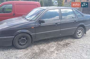 Седан Volkswagen Passat 1992 в 