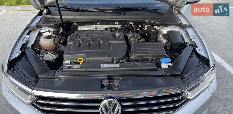 Седан Volkswagen Passat 2015 в Львове
